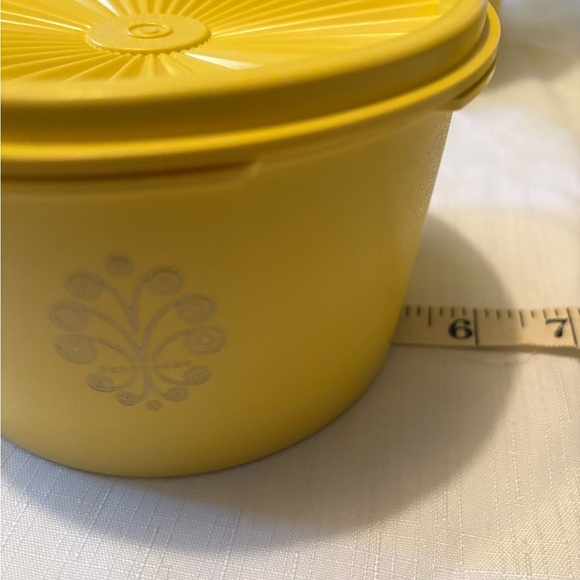 Vintage Tupperware Yellow Canister Collection Set of 7 - Picture 13 of 16